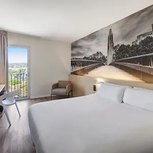 Hotel Girona 3, Salt
